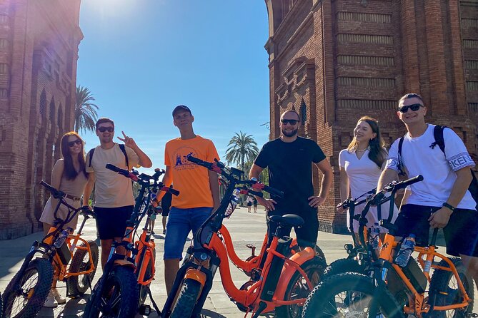 Barcelona: German guided tour by bike or e-bike - Arc de Triomf: history first, then momentum