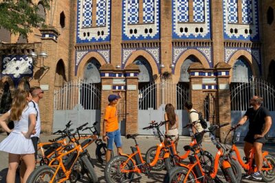 Barcelona: German guided tour by bike or e-bike - Starting at Font d’aigua potable: a practical start for a city spin