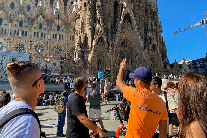 Barcelona: German guided tour by bike or e-bike - Parc de la Ciutadella: the green pause in the middle of it all