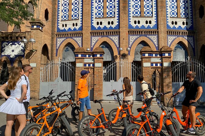 Barcelona: German guided tour by bike or e-bike - Starting at Font d’aigua potable: a practical start for a city spin