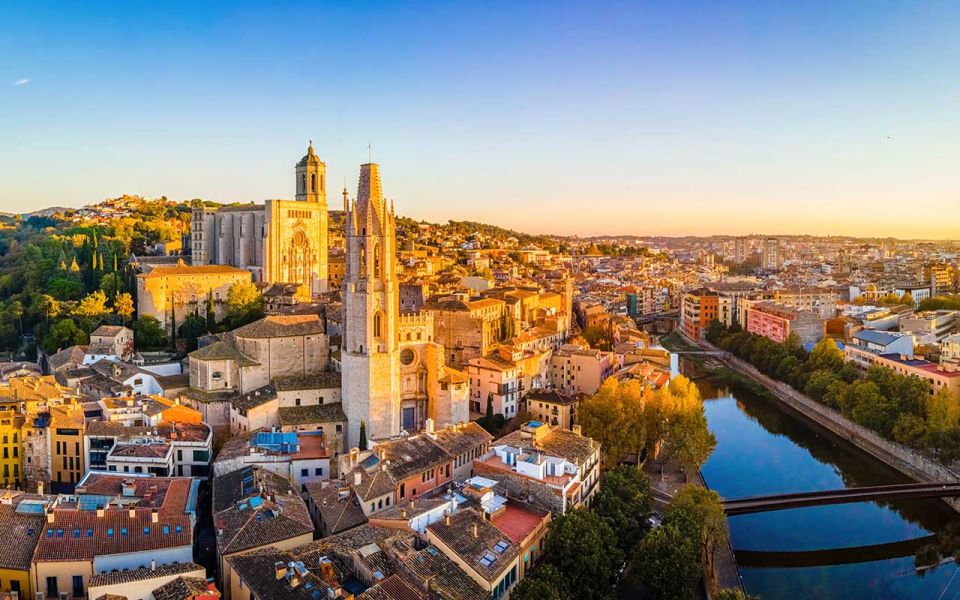 Barcelona: Girona Private Guided Tour by High-Speed Train - Girona’s Old Town with a private guide: what you notice when someone explains it