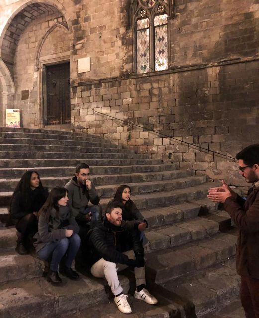 Barcelona: Gothic Quarter By Night Guided Walking Tour - Meeting outside Hard Rock Cafe and spotting your green umbrella