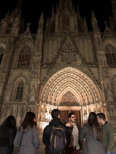 Barcelona: Gothic Quarter By Night Guided Walking Tour - Roman streets, cemetery vibes, and the feeling of time travel