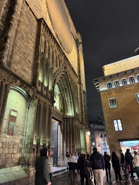 Barcelona: Gothic Quarter By Night Guided Walking Tour - Catalunya’s modern political angle between the medieval stones