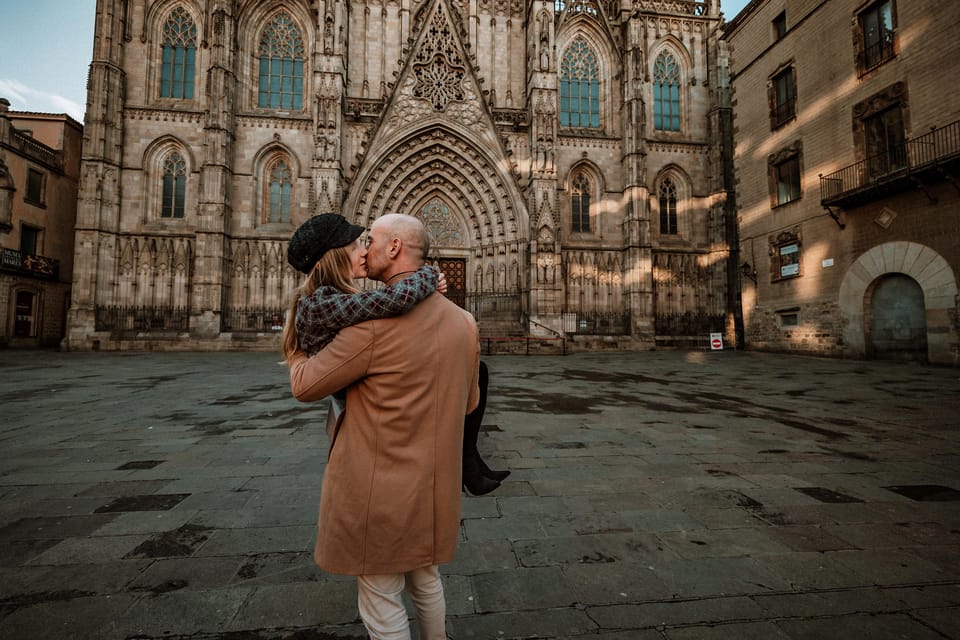 Barcelona: Gothic Quarter Cinematic Photoshoot and Guide - Key things to notice before you go
