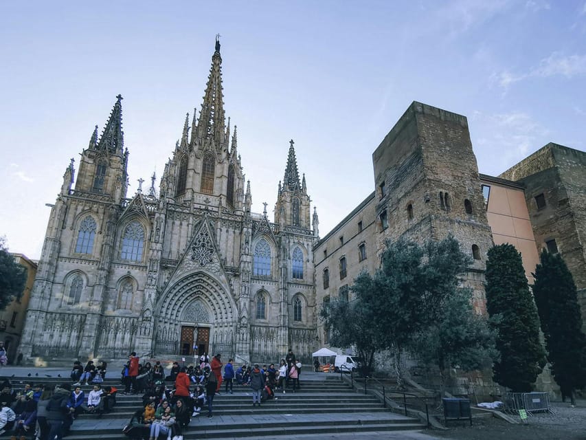 Barcelona: Gothic Quarter Gems Private Walking Tour - Key things to know before you go