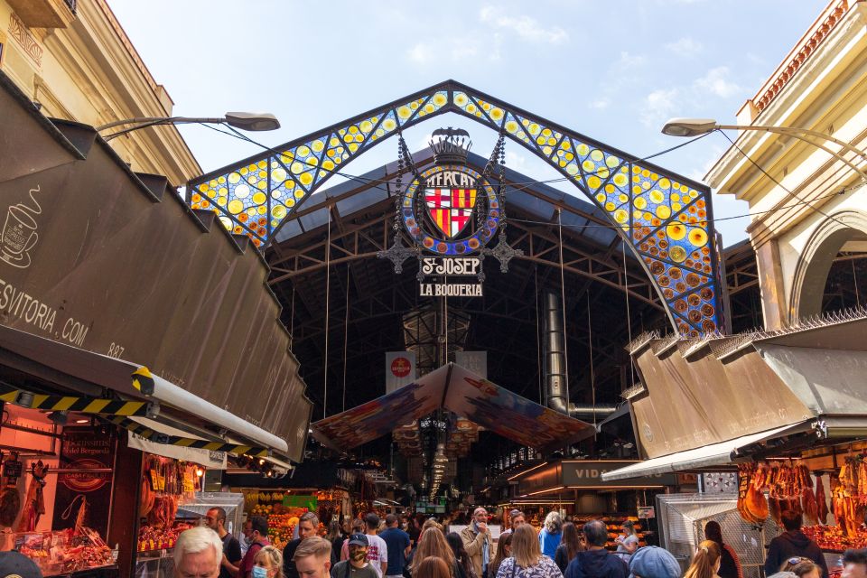 Barcelona: Gothic Quarter & La Sagrada Familia Private Tour - Key things to know before you go