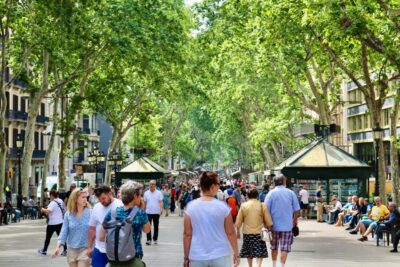 Barcelona: Gothic Quarter & La Sagrada Familia Private Tour - Gothic Quarter Walk: Medieval Streets and Modern Street Life