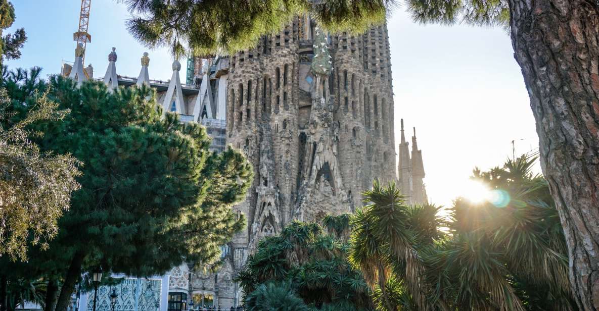 Barcelona: Gothic Quarter & La Sagrada Familia Private Tour - Passeig de Gràcia: Casa Batlló and Casa Milà From the Famous Street