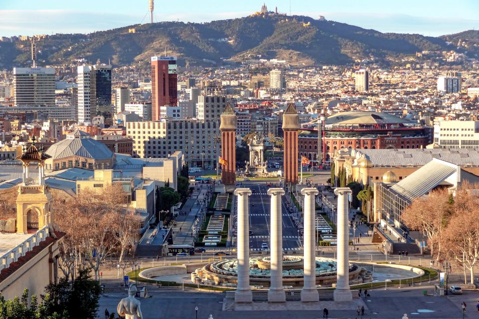 Barcelona: Gothic Quarter & La Sagrada Familia Private Tour - Park Güell, Enter at Your Pace