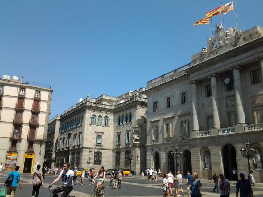 Barcelona: Gothic Quarter Legends Walking Tour with Tapas - Navigating the Maze: What You’ll Actually Walk Through