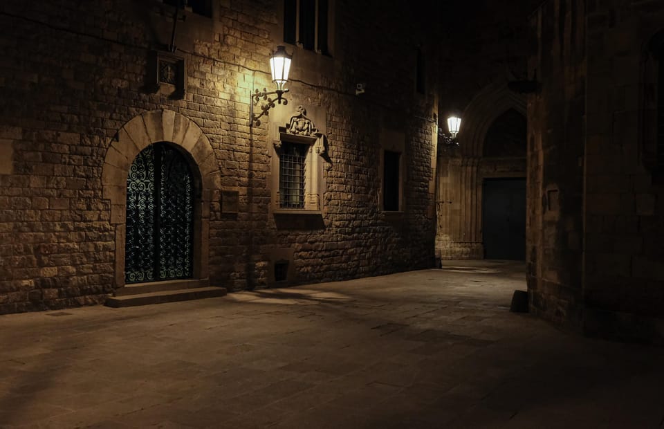 Barcelona: Gothic Quarter Night Walk Mysteries and Legends - Placa del Rei: inquisitions, executions, and heavy night mood