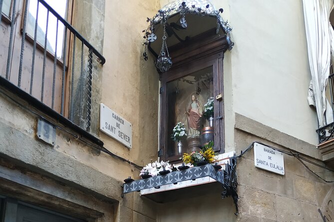 Barcelona Gothic Quarter Old Town Private Tour - Jewish Quarter Stops: Reading the Streets With Fresh Context