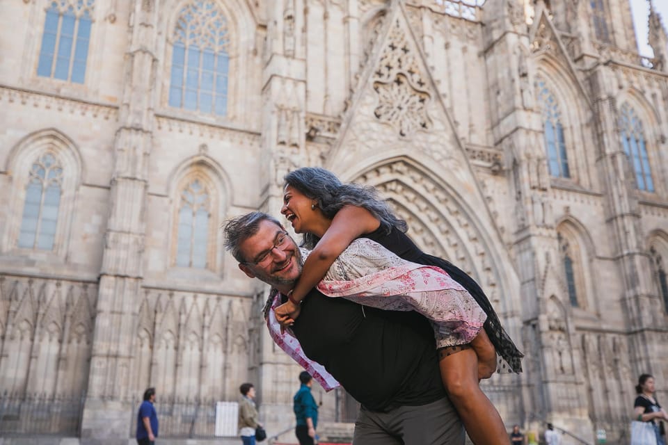 Barcelona: Gothic Quarter Private Photoshoot Experience - Posing help that feels natural (not forced)