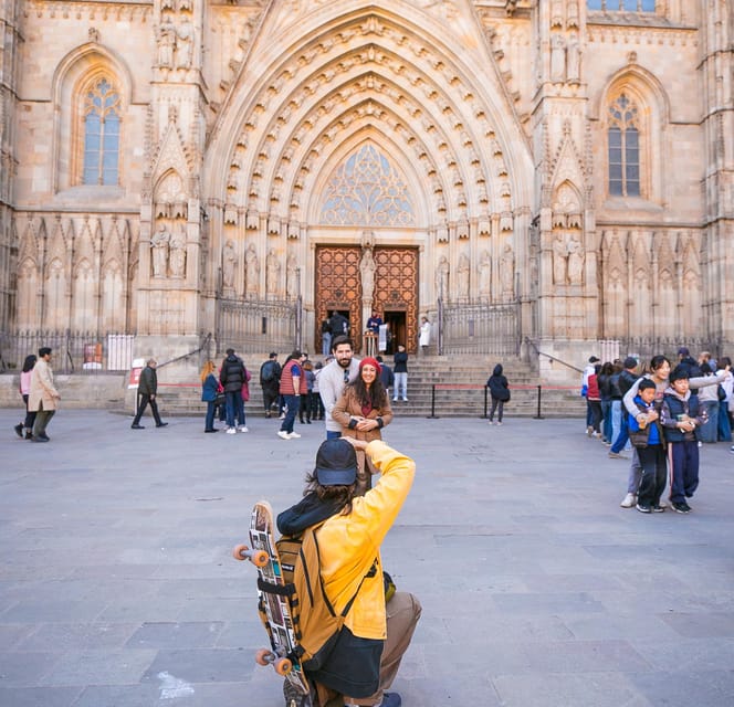 Barcelona: Gothic Quarter Private Photoshoot Experience - Meeting at Pla de la Seu: how the session starts