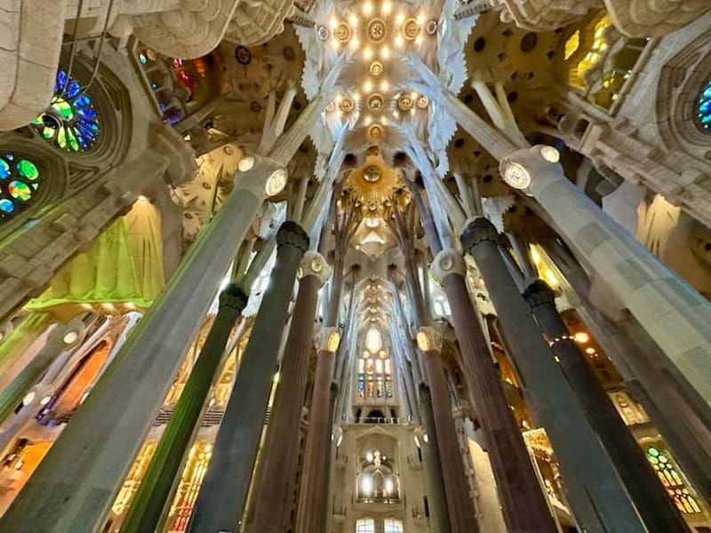 Barcelona: Gothic Quarter, Sagrada Familia & Park Güell Tour - The Park Güell segment: transport saves your legs, and the guide saves your brain