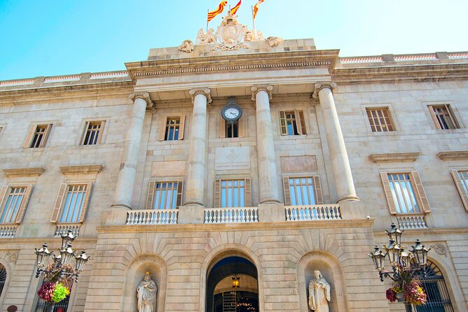 Barcelona Gothic Quarter Scavenger Hunt and City Highlights Walking Tour - Route overview: from Plaça de l’Àngel to a loop of highlights