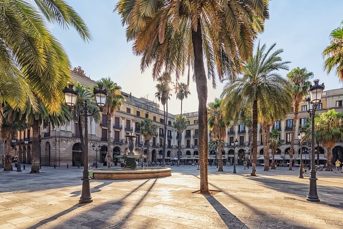 Barcelona Gothic Quarter Scavenger Hunt and City Highlights Walking Tour - Stop-by-stop: what happens at each major location