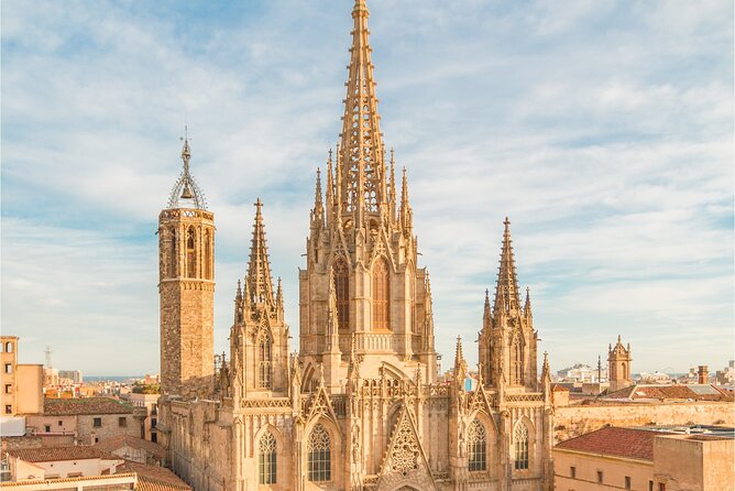 Barcelona Gothic Quarter Scavenger Hunt and City Highlights Walking Tour - When this beats a standard guided walking tour