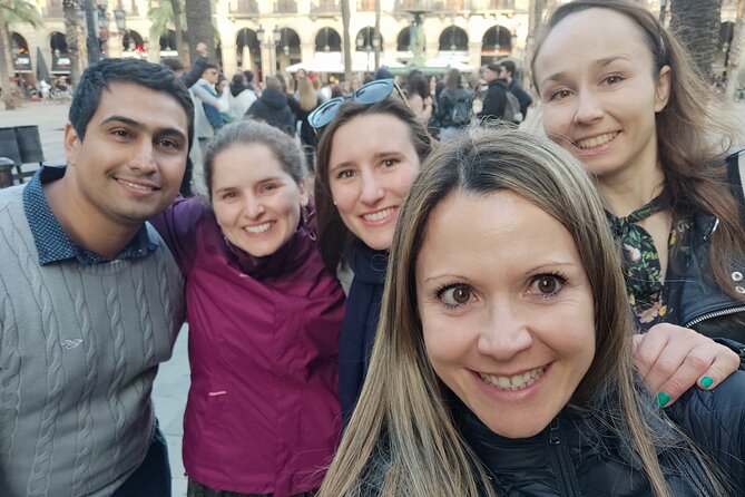 Barcelona Gothic Quarter Scavenger Hunt and City Highlights Walking Tour - Practical considerations before you buy