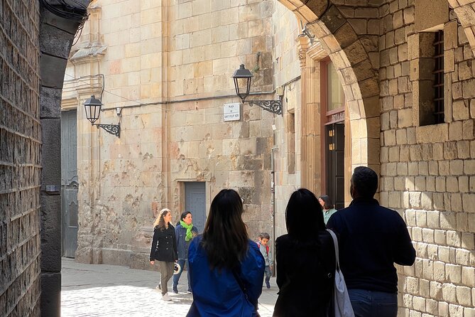 Barcelona Gothic Quarter Tour (Small Group) - Cathedral of Barcelona stop: what the guide helps you see