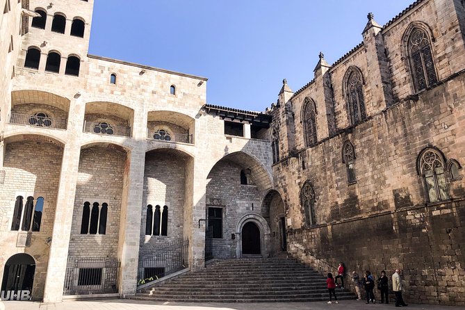 Barcelona Gothic Quarter Tour (Small Group) - The first squares and boulevard: your orientation shortcut