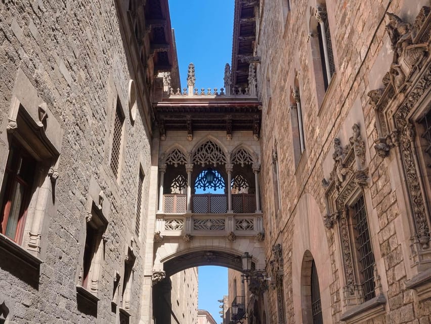 Barcelona: Gothic Quarter Walking Tour w/ Montjuïc Cable Car - Should you book this Barcelona combo tour?