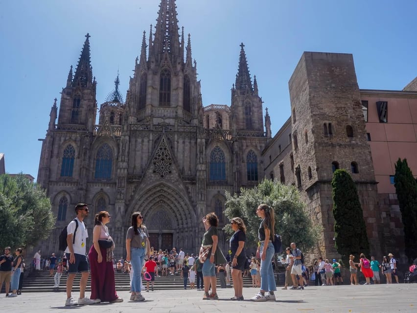 Barcelona: Gothic Quarter Walking Tour w/ Montjuïc Cable Car - Montjuïc Cable Car: the quick way up for real views