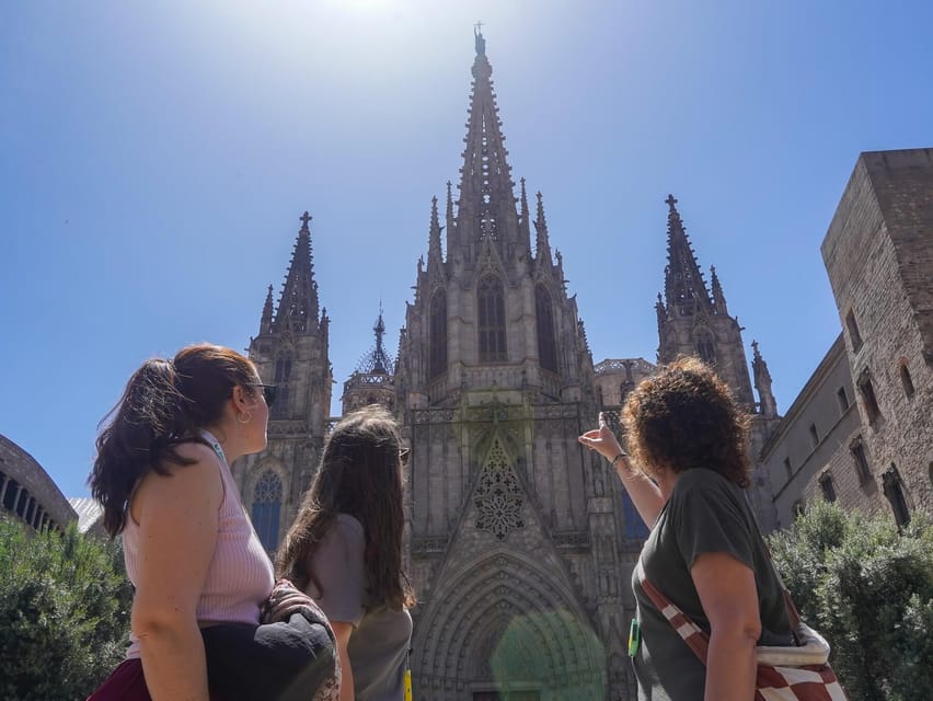 Barcelona: Gothic Quarter Walking Tour w/ Montjuïc Cable Car - Who should book this tour?