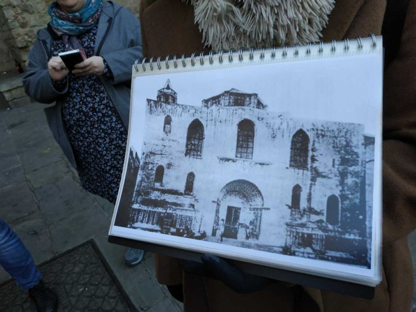Barcelona: Gothic Quarter Walking Tour with Optional Pintxos - Finding Roman vestiges and old city walls in the Gothic streets
