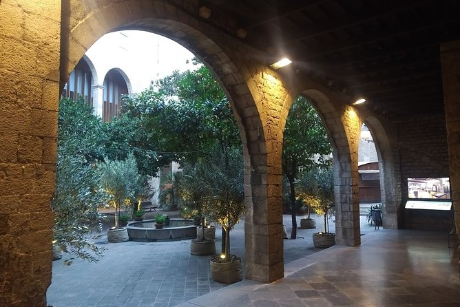 Barcelona Gothic Quarter Walking Tour with Tapas - Placa de Sant Jaume: Where City Power Meets Roman Math