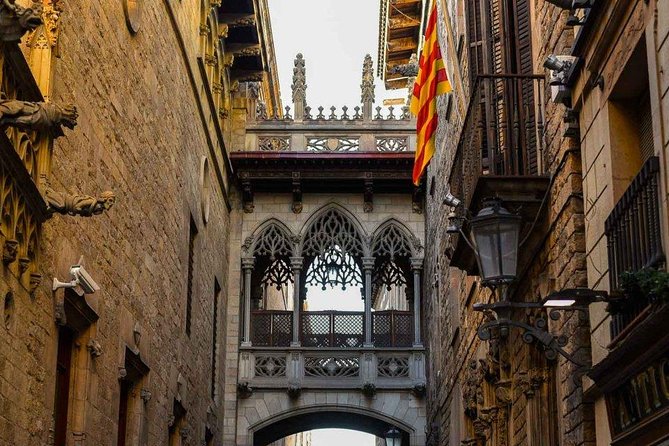 Barcelona Gothic Quarter's Deepest Secrets & Sangria - Quick-hit streets: Las Ramblas and Carrer Petritxol on purpose