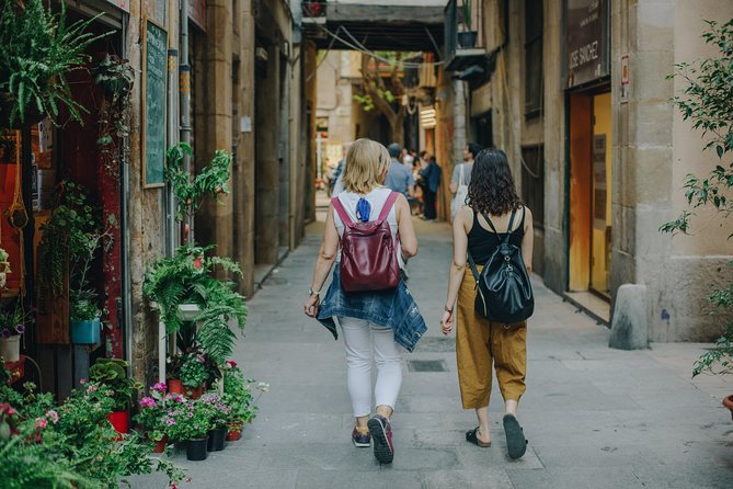 Barcelona & Gothic to Modern. Regular Tour - Stop 4: MUHBA Temple d’August and the Roman layer under your feet
