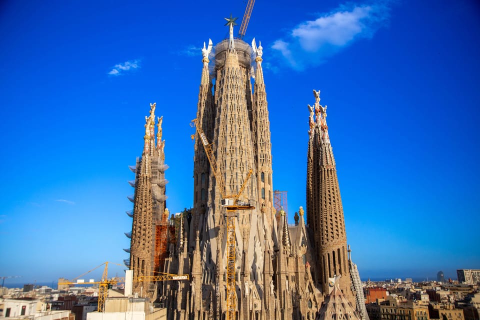 Barcelona Guided Sagrada Familia Tour & Sailing Experience - How the 3.5-hour flow works (Sagrada first, then sailing)