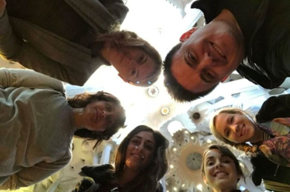 Barcelona: Guided Sagrada Familia Tour & Skip-The-Line Entry - Where to meet near Avinguda de Gaudí 2 (and how not to panic)