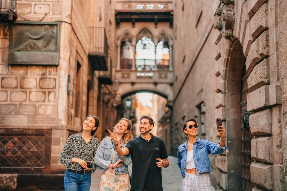 Barcelona: Guided Walking City Tour, Cable Car & Boat Ride - Key things to know before you go