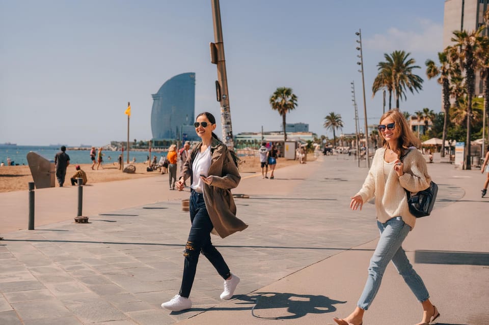 Barcelona: Guided Walking City Tour, Cable Car & Boat Ride - Meeting near Fuente Magica de Montjuïc: start location and first vibe