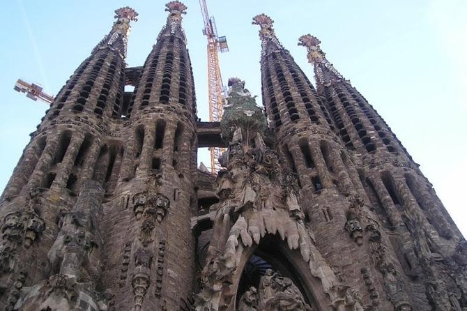Barcelona Half-day Tour With Local Driver-guide - Stop 3: Casa Mila (La Pedrera) Facade Stop on Passeig de Gràcia