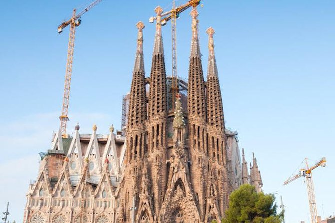 Barcelona: Highlights of Sagrada Familia Max 6 People Guided Tour - Small-group max 6 plus a top cap: how the experience stays personal