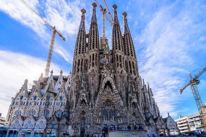 Barcelona Highlights Private Guided Tour - Price and value: $504.10 per group for a Mercedes day
