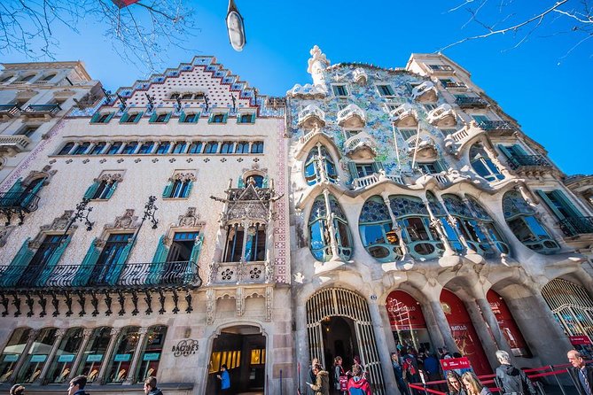 Barcelona Highlights Private Tour with Driver and Official Guide - Las Ramblas: the main boulevard that teaches you the city’s shape