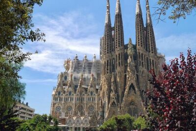 Barcelona Highlights Private Tour with Driver and Official Guide - Pickup, timing, and the comfort factor