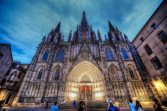 Barcelona Highlights Private Tour with Driver and Official Guide - The Gothic Quarter + Catedral de Barcelona: where the guide earns their fee