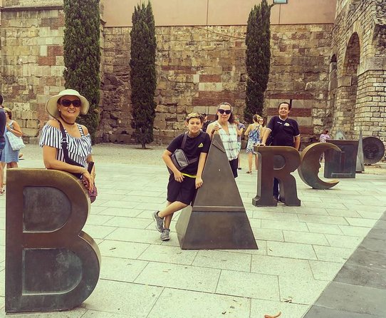 Barcelona Highlights & Secrets Private Tour with Tapa & Drink - Santa Maria del Mar and El Born: Finishing in a Charming Old-City Pocket