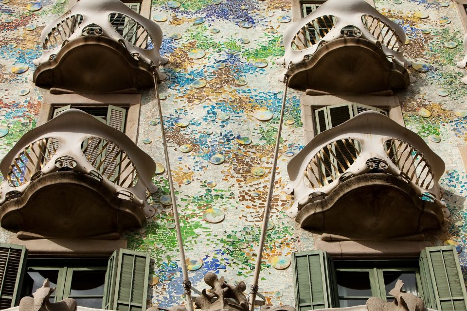 Barcelona Highlights Small Group Half-Day Tour with Pickup - Eixample Planning and the Sagrada Família Facade Lesson