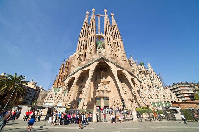 Barcelona Highlights Tour and Montserrat Monastery with Hotel Pick-up - Hotel or cruise pickup: how this route saves a cruise-day headache