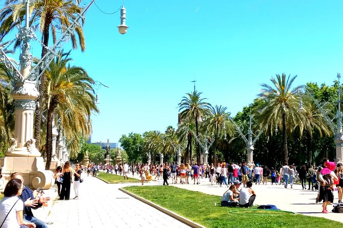 Barcelona Highlights with a Local Friend - Plaça dEspanya and Montjuïc: Build Time for Distance and Views
