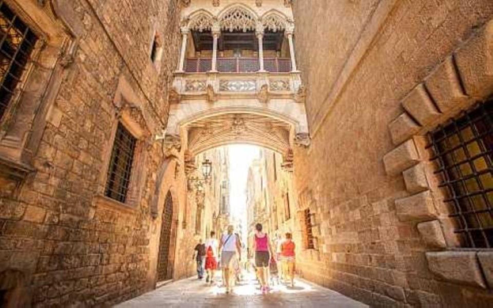 Barcelona Historic Guided Tour - Starting at Plaça nova by the cathedral (and finding your guide fast)