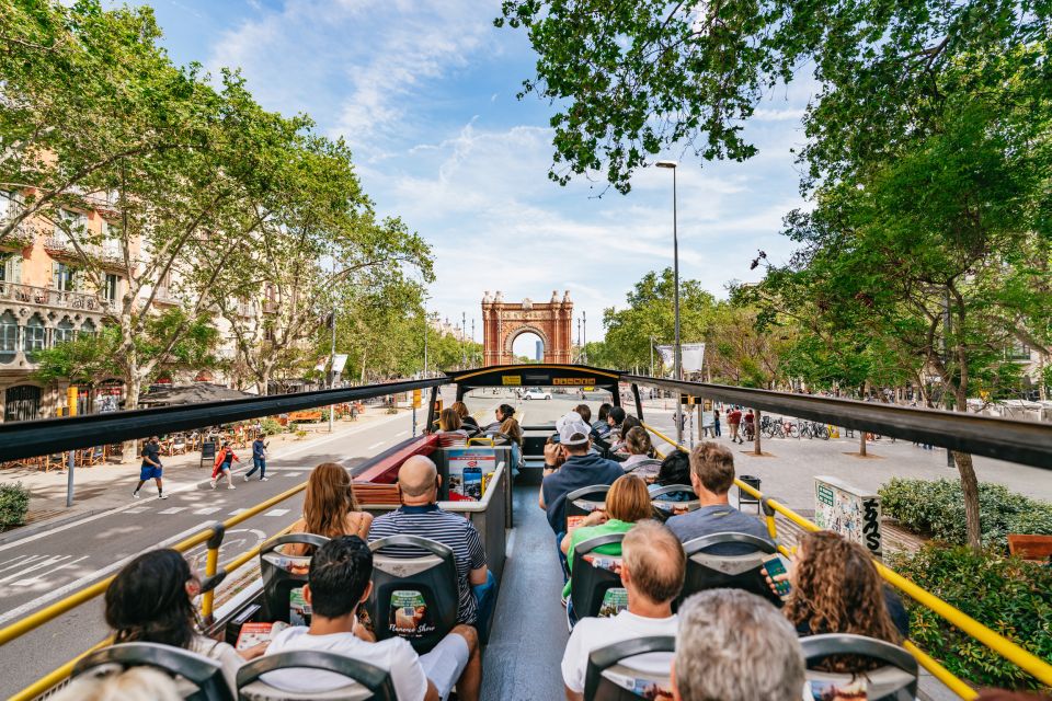 Barcelona: Hop-On Hop-Off Bus & Aquarium Tour - Aquarium of Barcelona: Mediterranean Habitats and That Acrylic Tunnel Moment