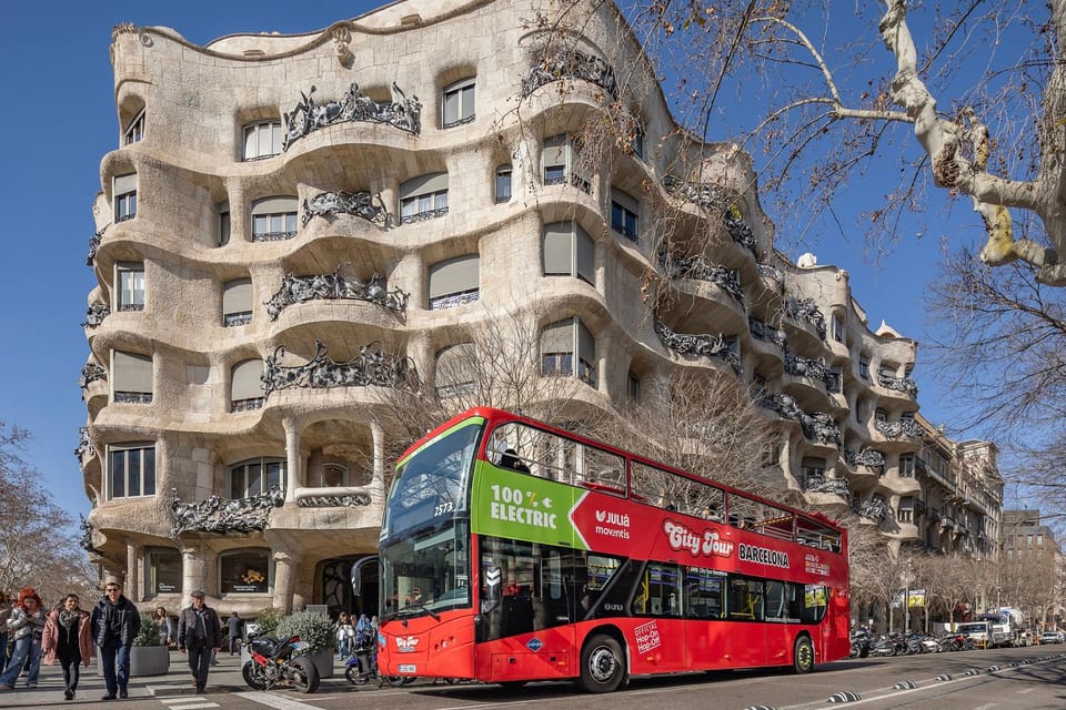 Barcelona: Hop-On Hop-Off Bus & Aquarium Tour - Who Should Book This Pass (and Who Might Skip It)